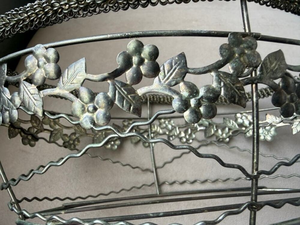 1980 VINTAGE SILVER METAL WIRE FLORAL BASKET